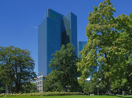 Dresdner Bank neben Trianon Foto 