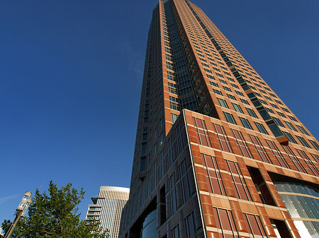 Messeturm von unten