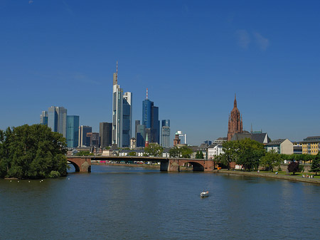 Foto Skyline von Frankfurt mit Alter Brücke