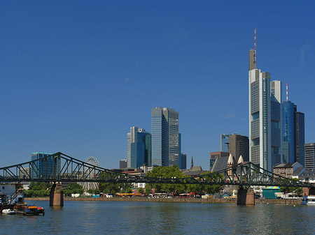 Fotos Skyline von Frankfurt mit eisernem Steg